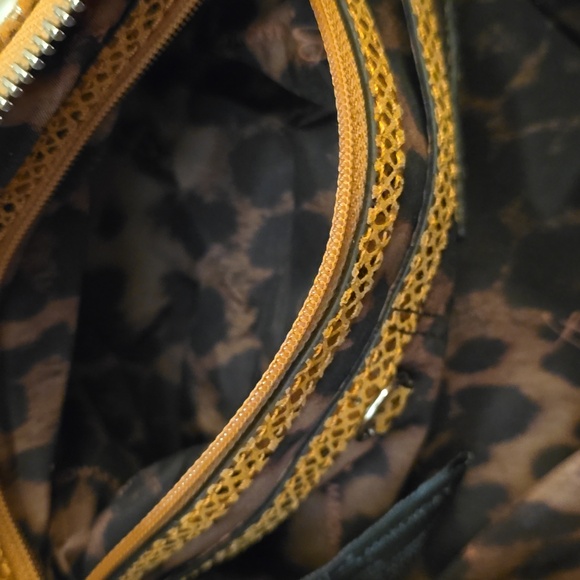 B. Makowsky Rose Gold Python Yvette East/West Leather Crossbody Bag (Rare) - Picture 6 of 8